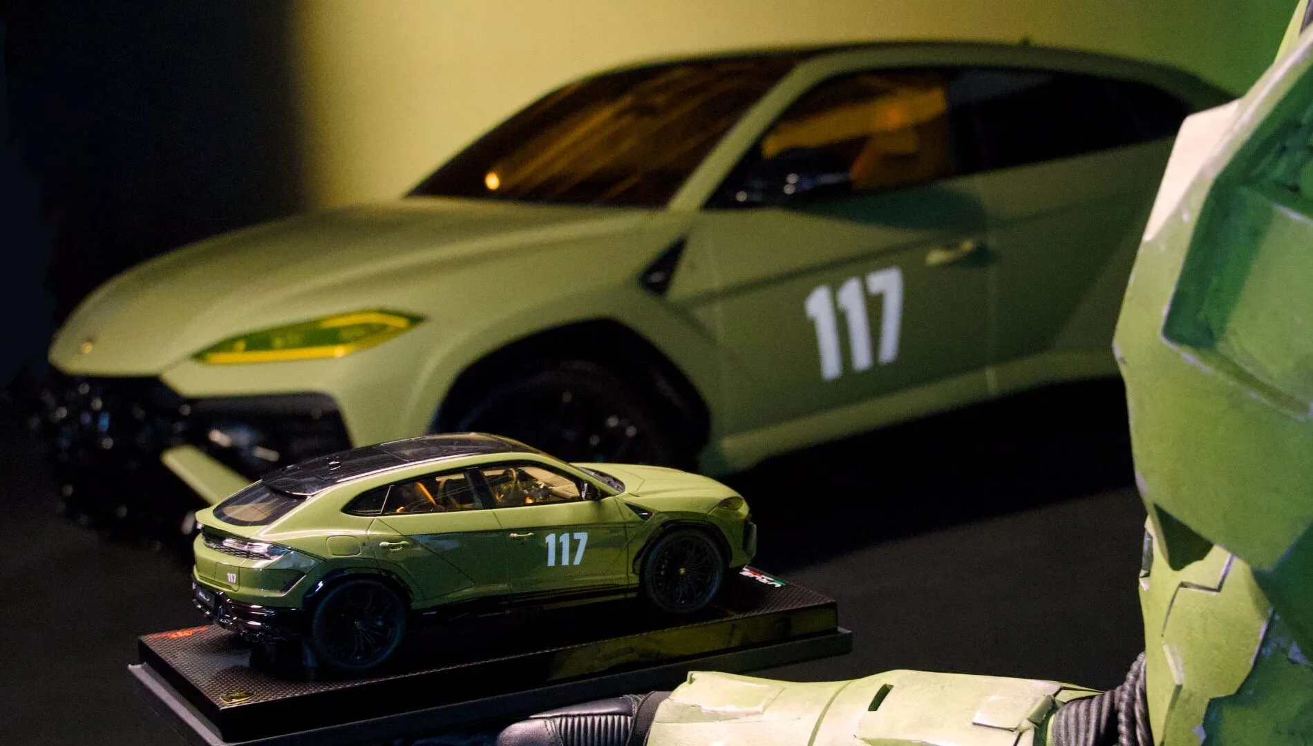 Full-size Lamborghini Urus SE Master Chief 117 Edition displayed beside Halo artwork